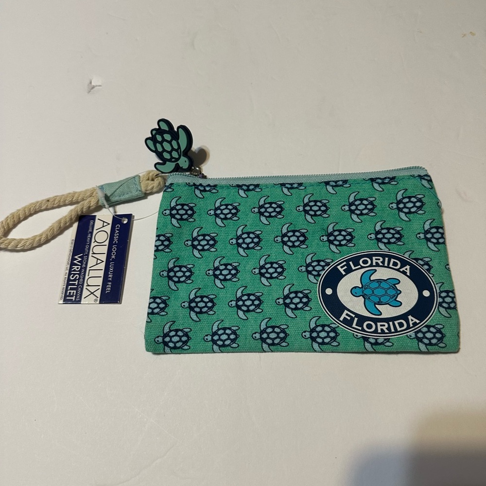 AquaViva Green Turtle Wristlet